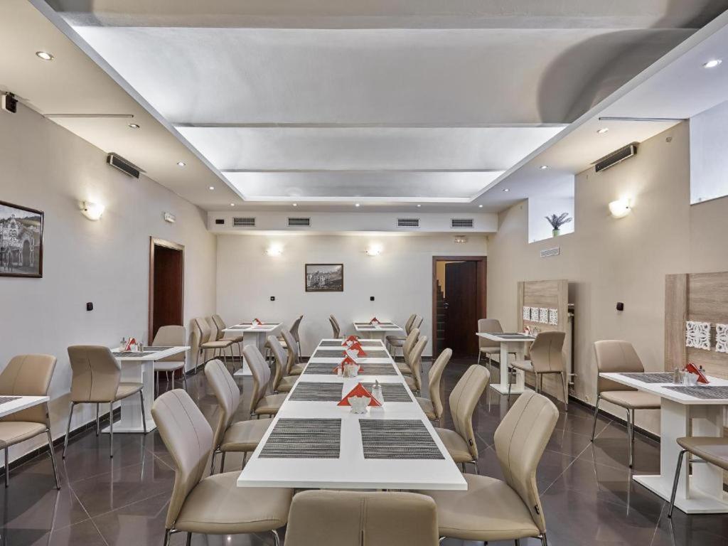Hotel Adria Карловы Вары Экстерьер фото